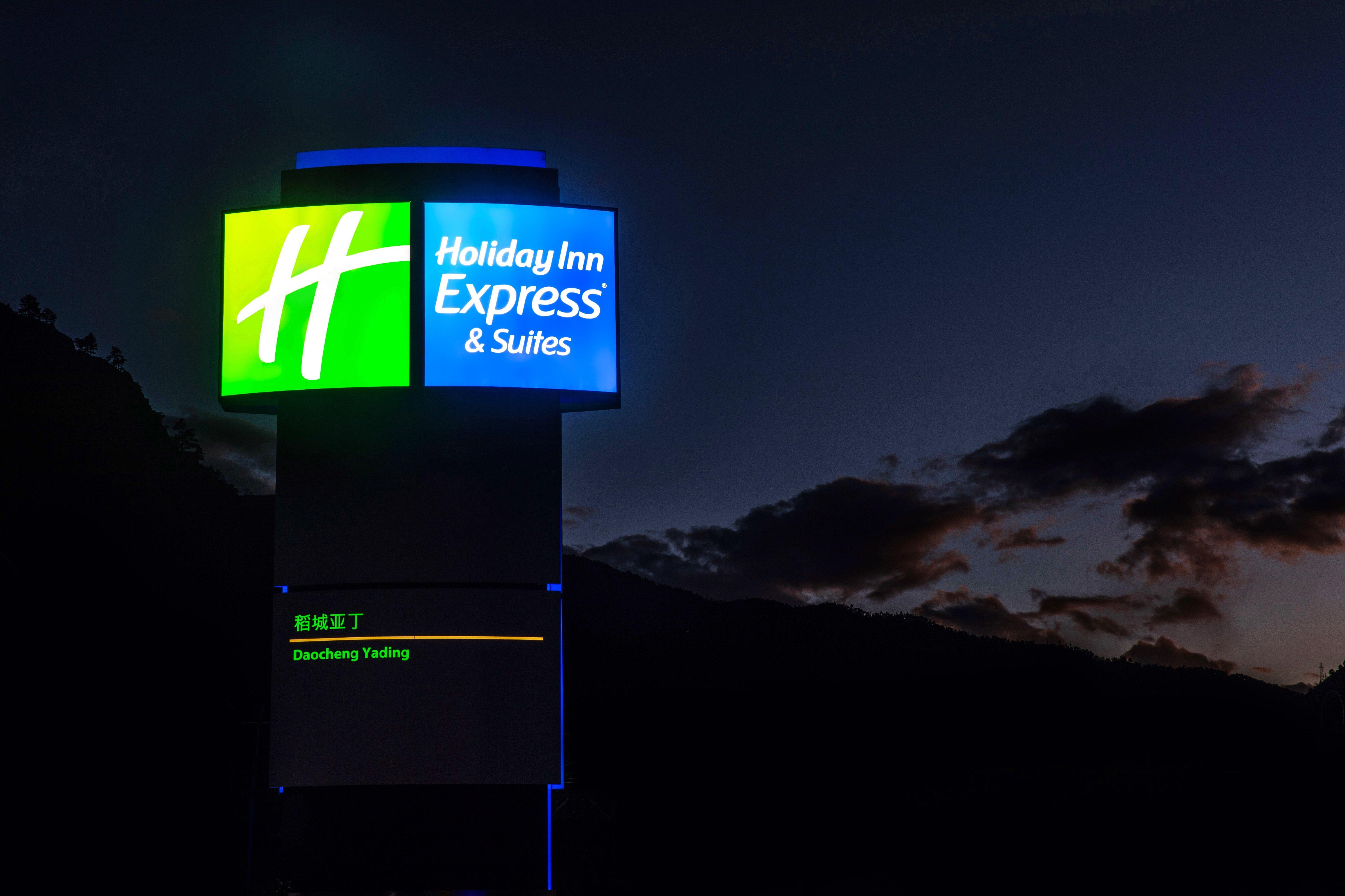 Holiday Inn Express Daocheng Yading, An Ihg Hotel Exteriér fotografie